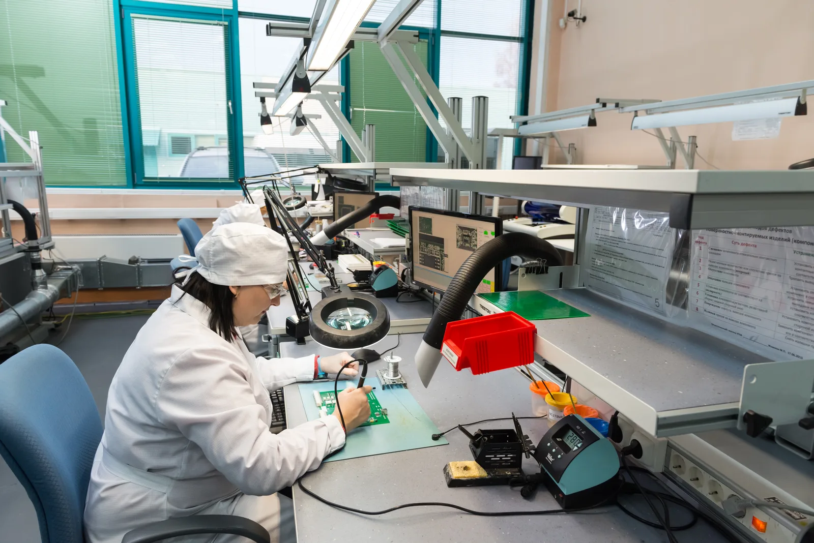 Estudiantes de Ingeniería en Semiconductores
